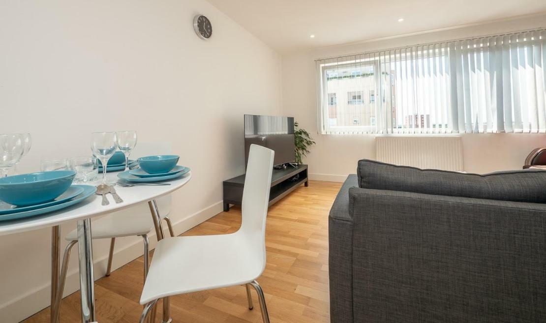 Easystay Slough Central Free Parking Exteriör bild